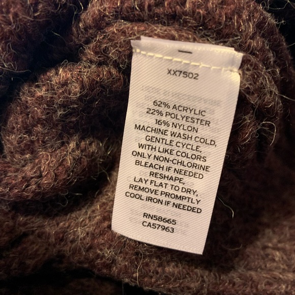 Abound By Nordstrom Burgundy Stem V-Neck Sweater 
Size Medium - Picture 6 of 7